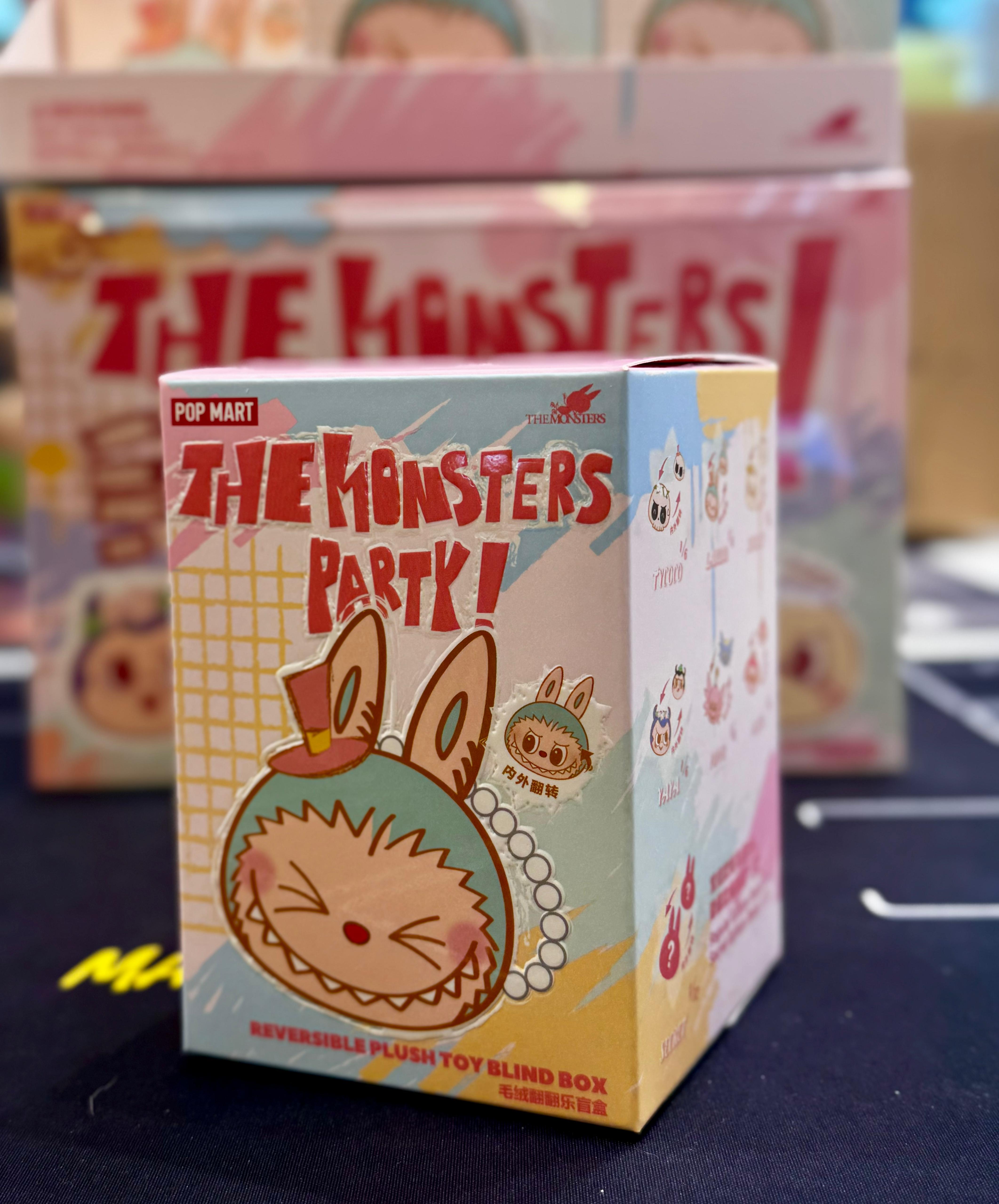 POP MART THE MONSTERS Party Series-Reversible Plush 雙面毛絨翻翻樂盲盒