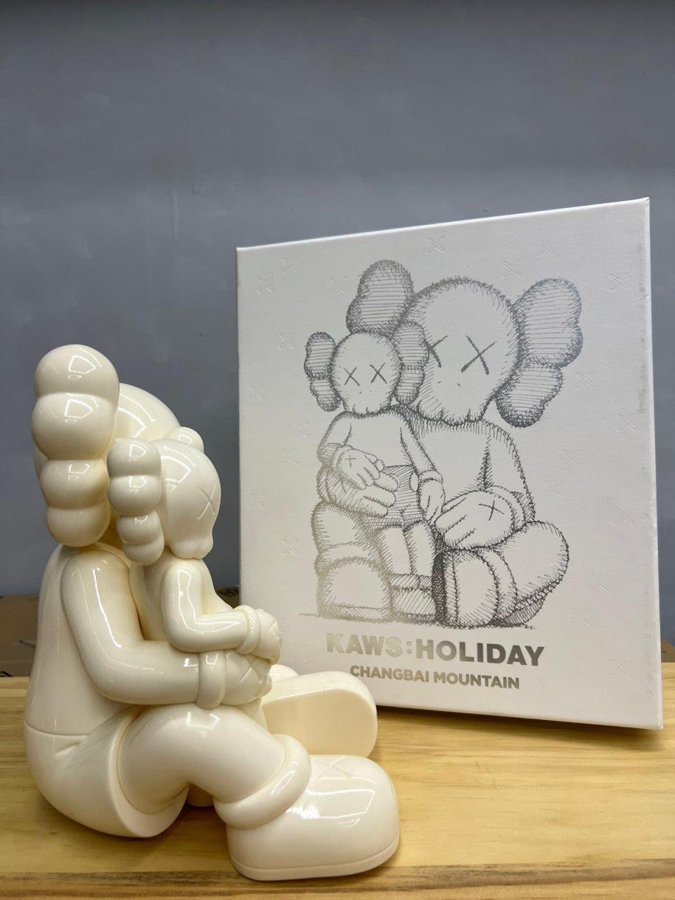 Kaws Holiday Changbai Mountain Changbai Mountain- รูป (ขาวขาว)