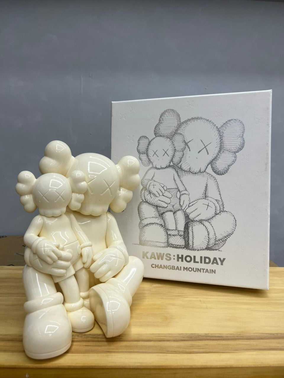 Kaws Holiday Changbai Mountain長白山- Figure (White白色) – Madmaxtoys