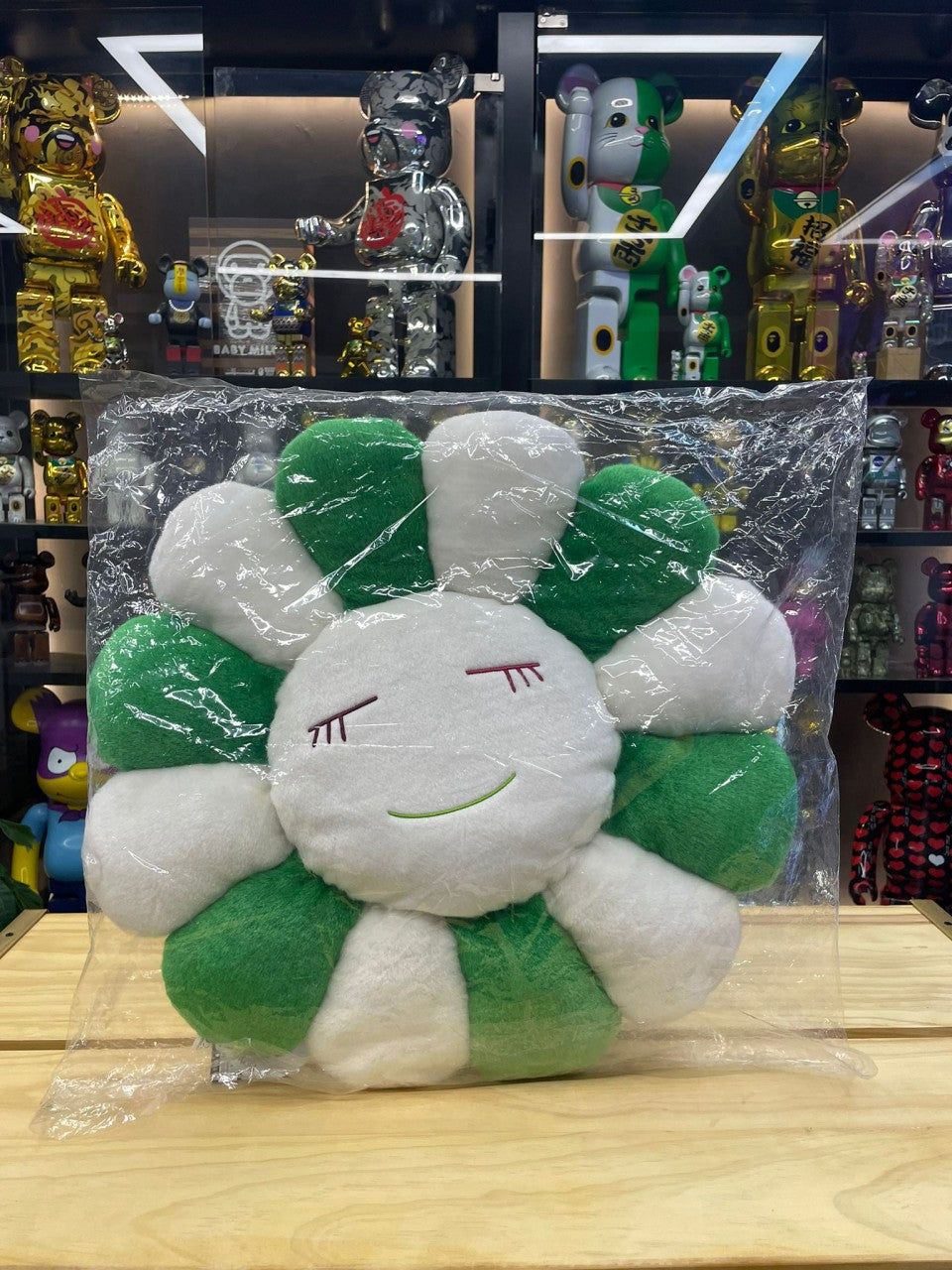 60cm Flower cushion (Green & White)