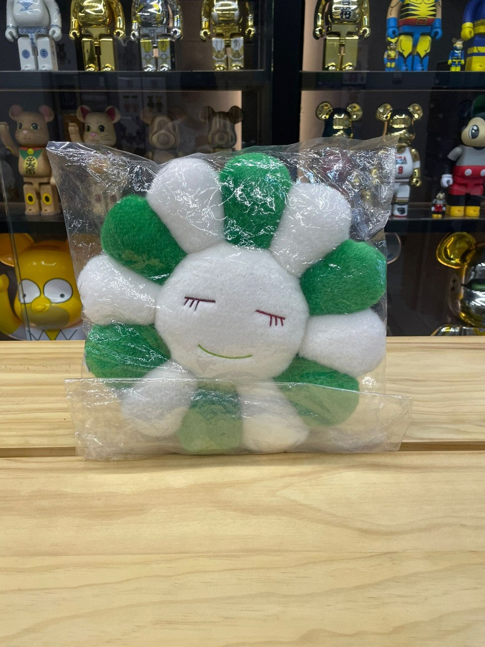 30cm Flower cushion (Green & White)