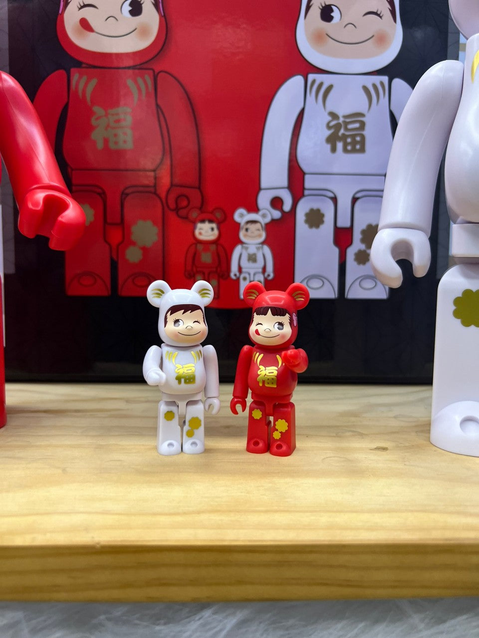 Set of 2 pcs 100% & 400% Be@rbrick Daruma Peko-chan & Poco-chan (達磨 ペコちゃん ＆  ポコちゃん不二家 牛奶妹)