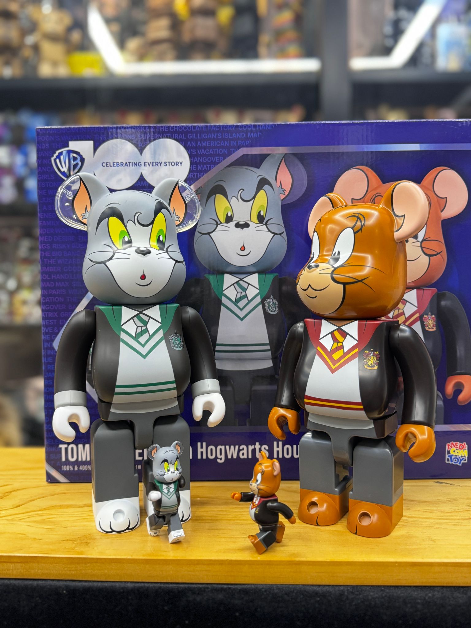 Set of 2pcs 100% & 400% Be@rbrick Tom & Jerry in Hogwarts House Robes