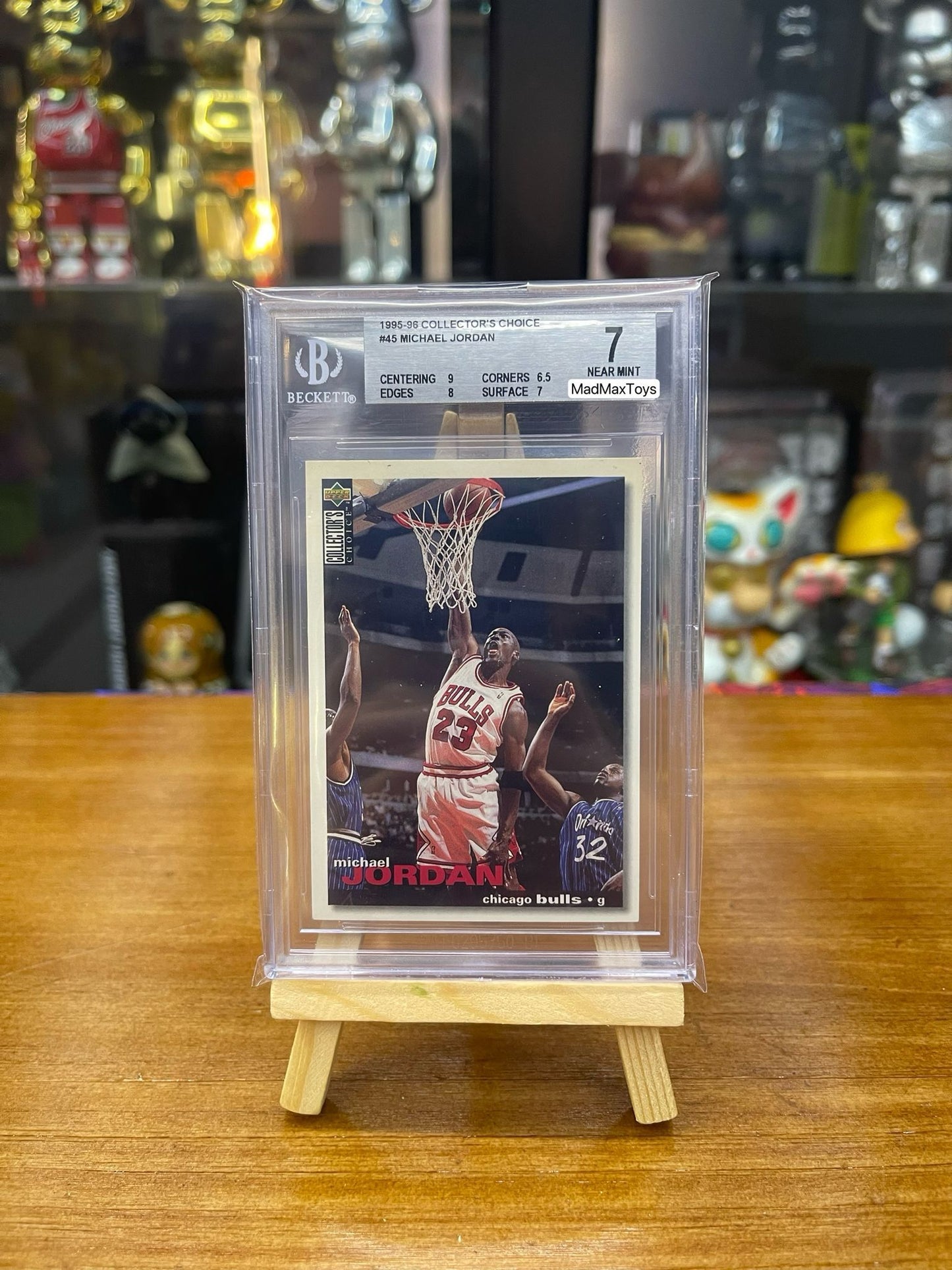 BGS 7 1995-96 COLLECTOR'S CHOICE #45 MICHAEL JORDAN