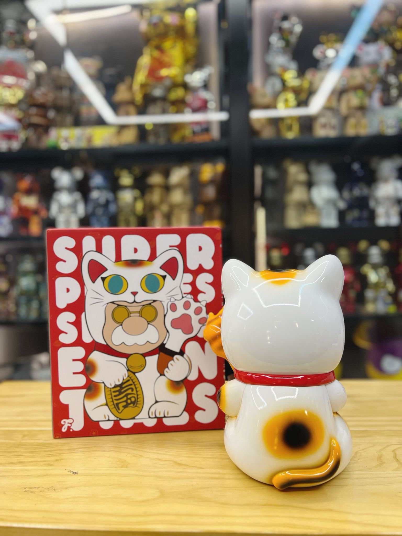 SUPER PROFESSIONAL ESSENTIAL // MANEKINEKO 招財貓小殺手 27cm