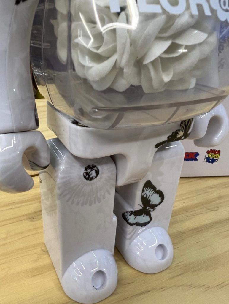 400% BE@RBRICK FLOR@ #2 White – Madmaxtoys