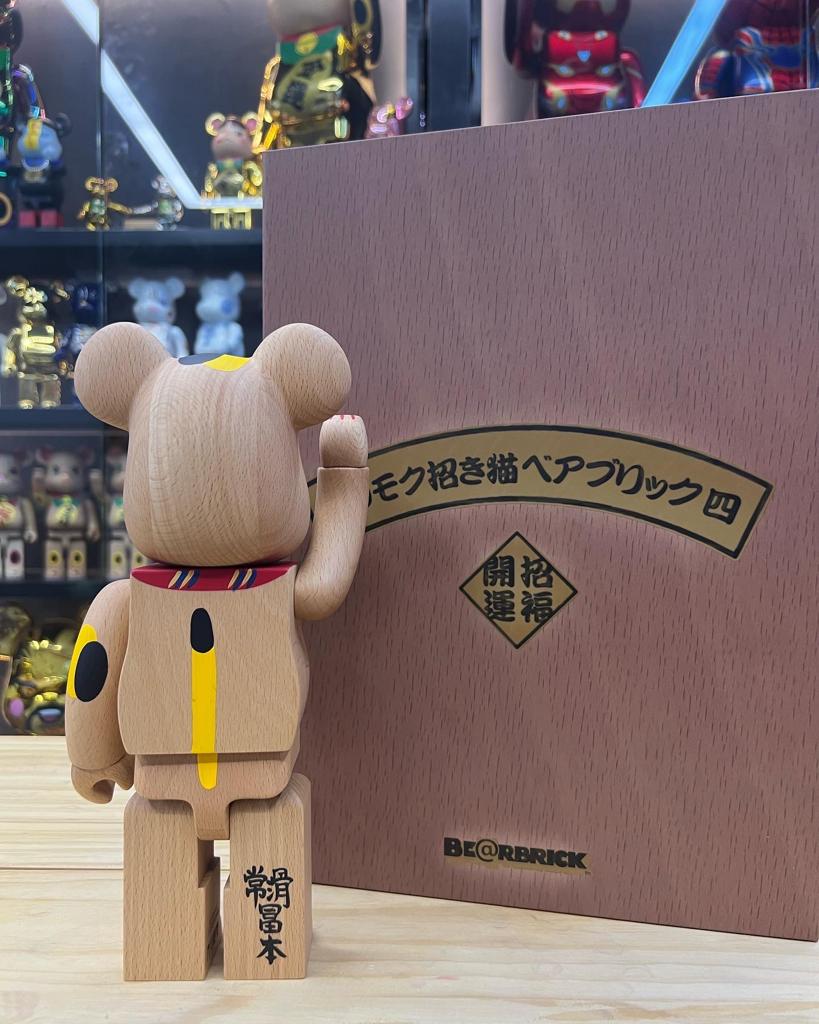 400％ Be@rbrick カリモク 招き猫 四 笑福 招財貓 (Neko Maneki Lucky Cat)